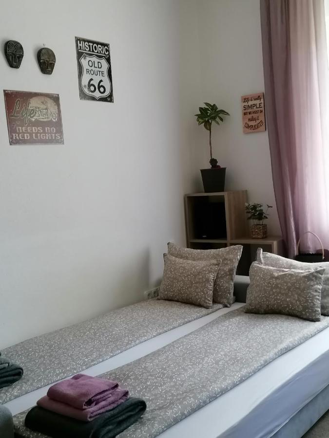 A Jump From Downtown Apartment บูดาเปสต์ ภายนอก รูปภาพ